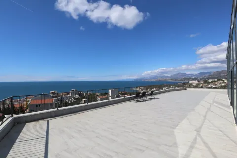 Large terrace with a sea view. - image 7