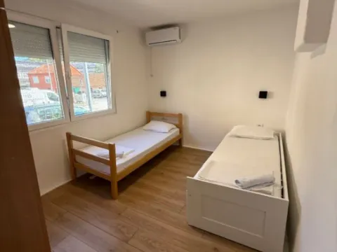 Izdavanje, jednosoban stan, 55m², Centar, Cetinje - image 8