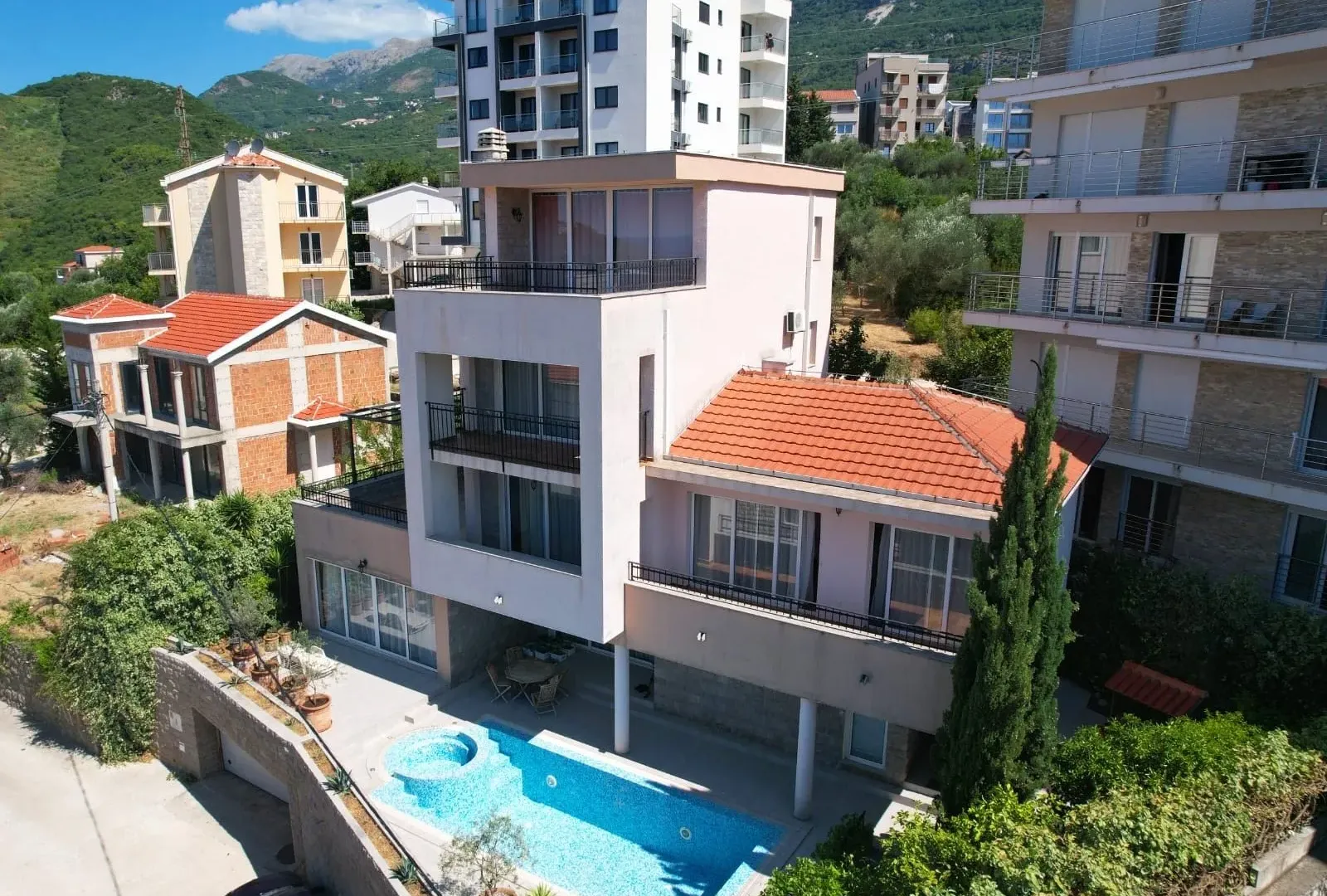 Sale, house, 495m², Bečići, Budva
