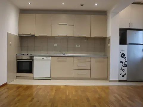 Izdavanje, stan, 72m², City Kvart, Podgorica