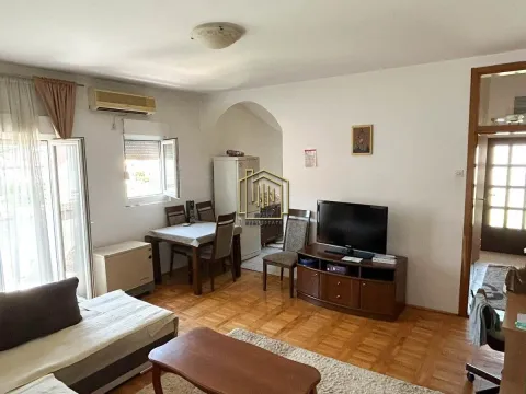 Izdavanje, dvosoban stan, 53m², Masline, Podgorica - image 2