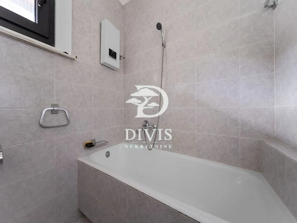 Izdavanje, kuća, 111m², Dedinje Sve Podlokacije, Beograd