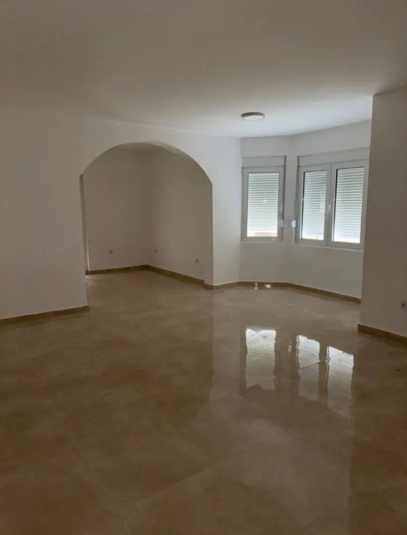 Izdavanje, kuća, 500m², Stari Aerodrom, Podgorica