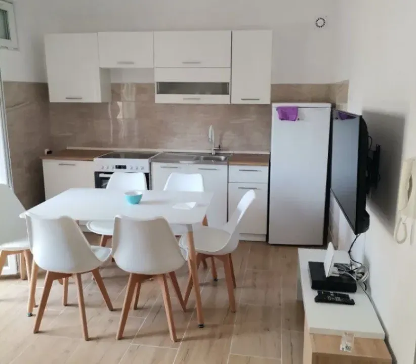 Izdavanje, dvosoban stan, 60m², Budva, Crna Gora