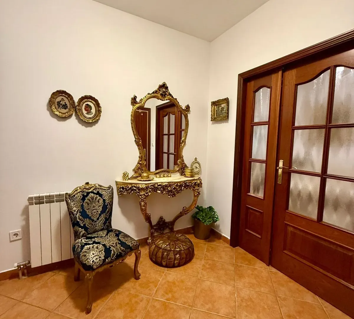 Izdavanje, trosoban stan, 100m², Tuški Put, Podgorica