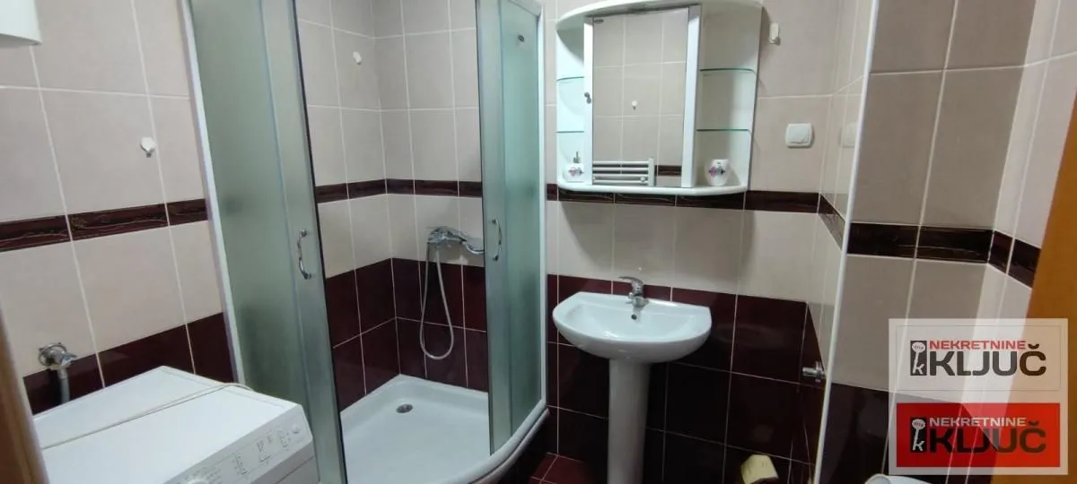 Izdavanje, garsonjera, 31m², Bulevar Oslobodjenja, Novi Sad Sve Podlokacije
