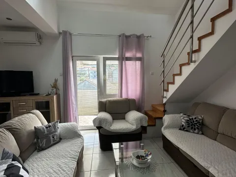 Izdavanje, trosoban stan, 70m², Dumidran, Tivat - image 2