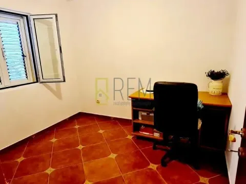 Prodaja, trosoban stan, 86m², Centar, Budva - image 11