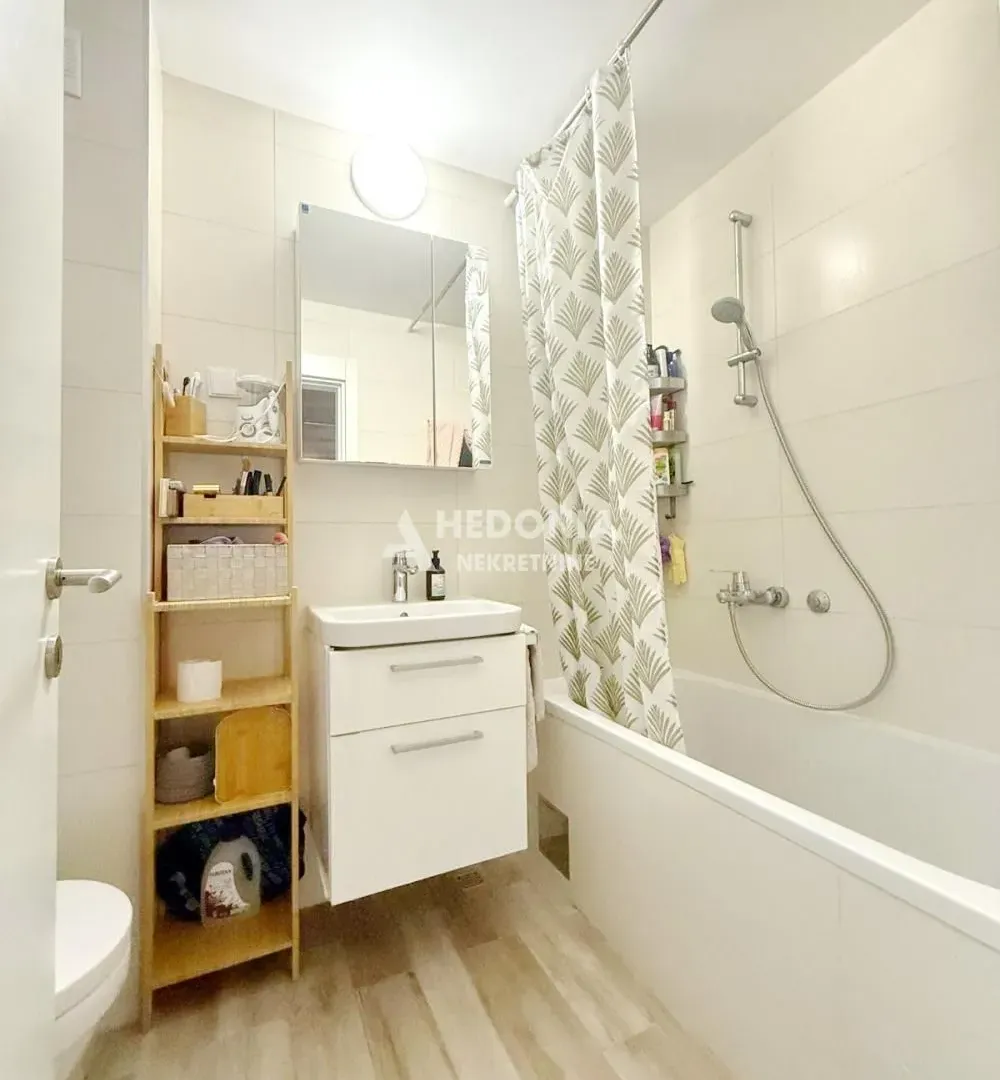Prodaja, četvorosoban stan, 98m², Zemun Sve Podlokacije, Beograd