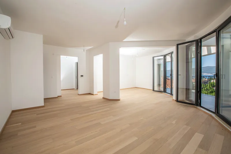 Prodaja, trosoban stan, 143m², Tivat, Crna Gora
