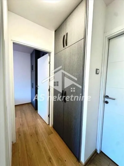 Izdavanje, četvorosoban stan, 94m², Lion, Zvezdara Sve Podlokacije