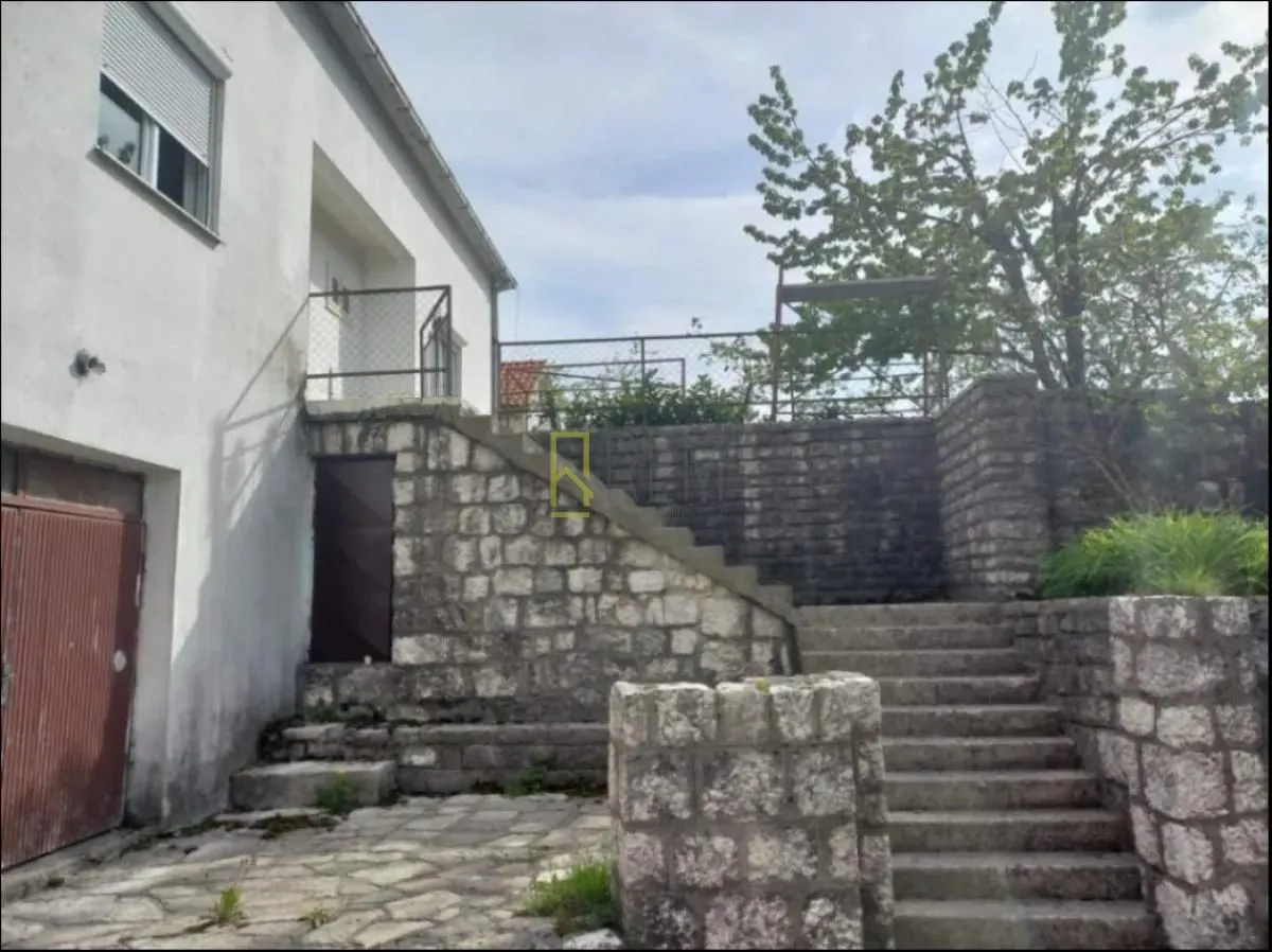 Prodaja, kuća, 218m², Cetinje, Crna Gora
