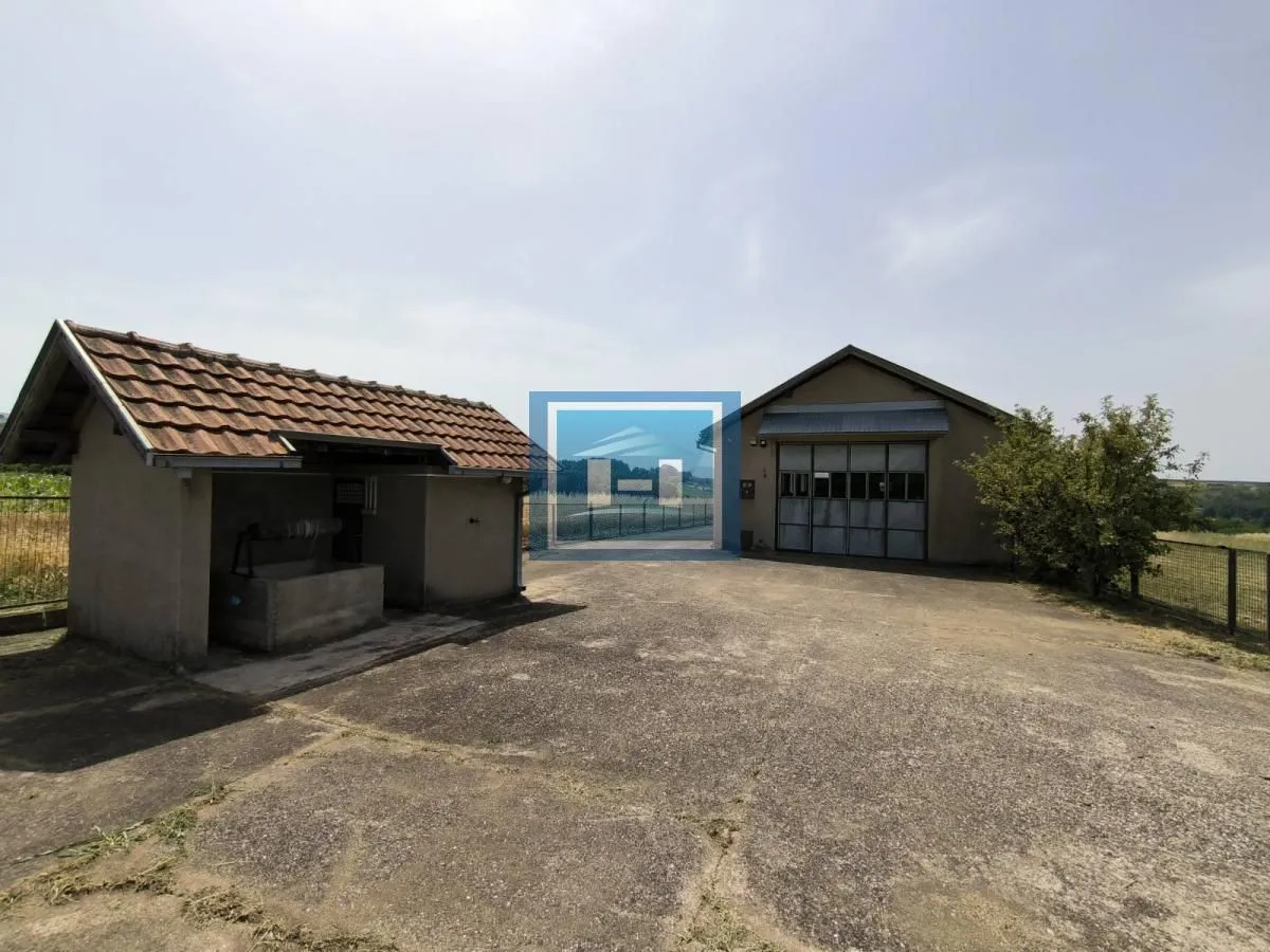 Rent, office space, 570m², Stubica, Paraćin