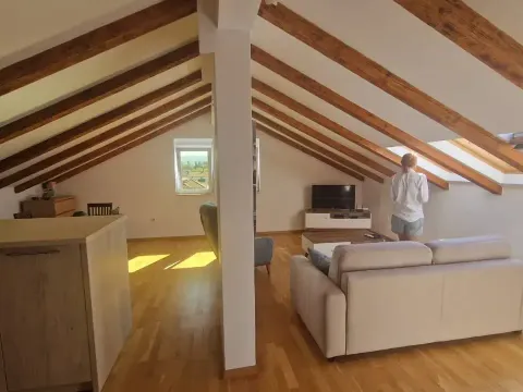 Izdavanje, stan, 88m², Tivat, Crna Gora - image 1