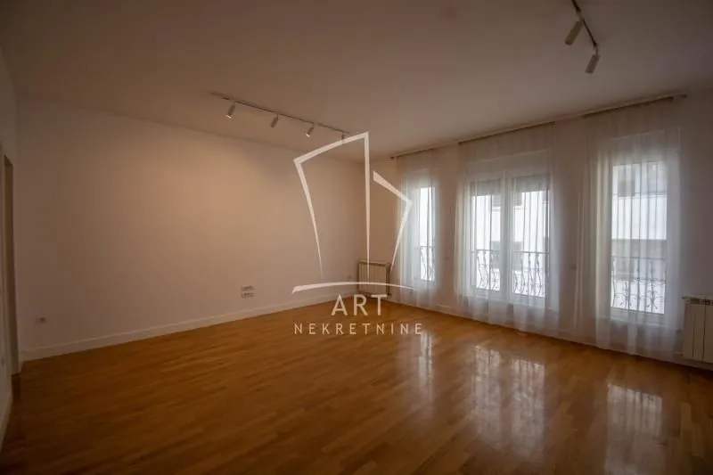 Izdavanje, trosoban stan, 94m², Vračar Hram, Vračar Sve Podlokacije