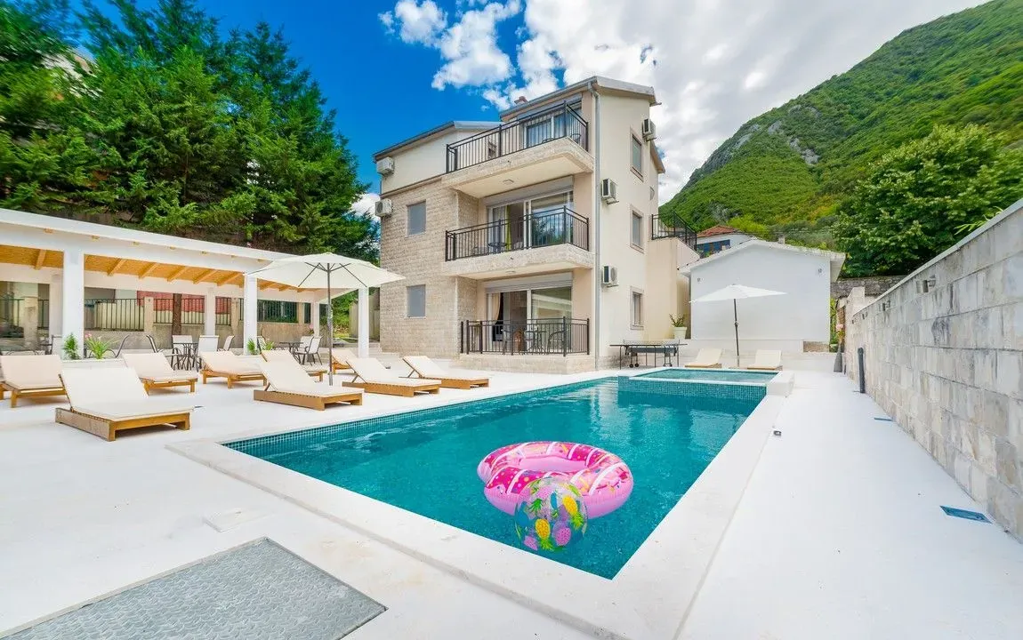 Sale, house, 240m², Stoliv, Kotor