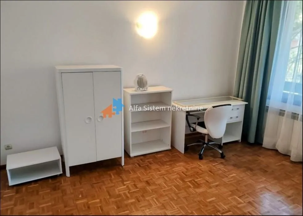 Izdavanje, četvorosoban stan, 125m², Savski Venac, Beograd