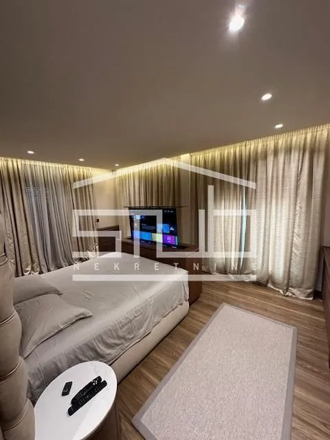 Rent, apartment, 350m², Južni Bulevar, Vračar Sve Podlokacije