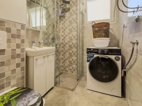 Izdavanje, dvosoban stan, 64m², Seljanovo, Tivat - image 12