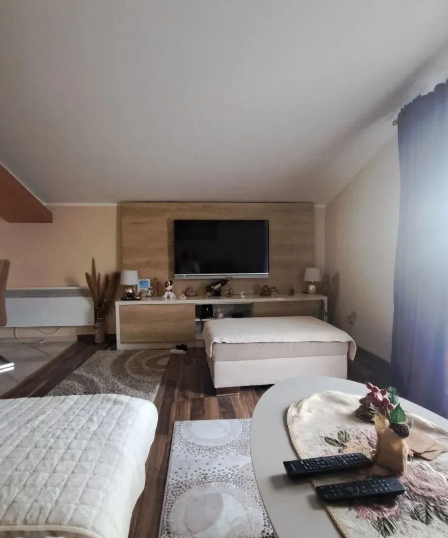 Izdavanje, trosoban stan, 106m², Tivat, Crna Gora