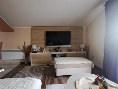 Izdavanje, trosoban stan, 106m², Tivat, Crna Gora - image 8