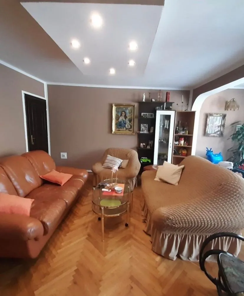 Prodaja, kuća, 300m², Podgorica, Crna Gora