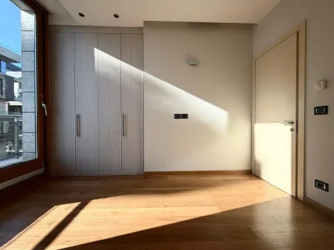 Izdavanje, dvosoban stan, 105m², Kod Capital Plaze, Podgorica - image 3