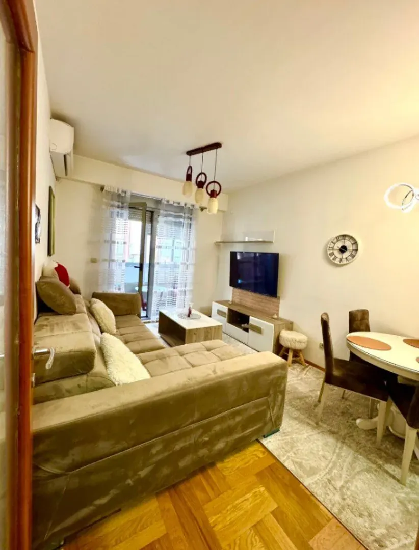 Izdavanje, dvosoban stan, 60m², City Kvart, Podgorica