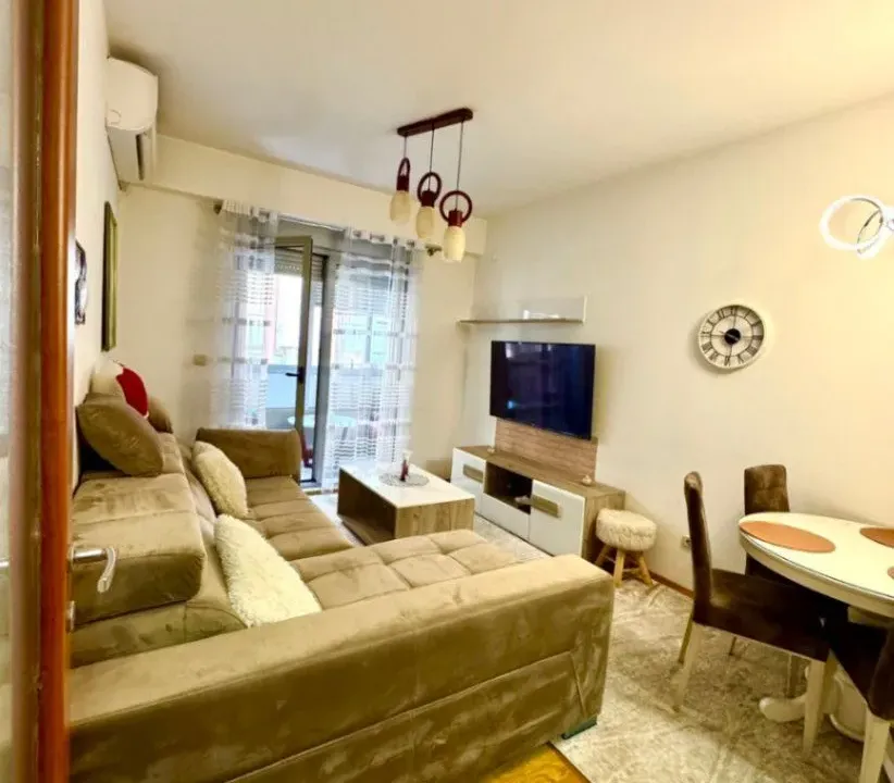 Izdavanje, dvosoban stan, 60m², City Kvart, Podgorica
