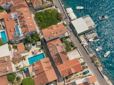 Izdavanje, kuća, 382m², Perast, Kotor - image 52