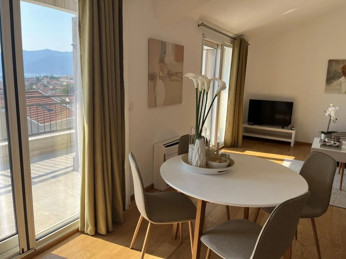 Prodaja, trosoban stan, 99m², Kalimanj, Tivat