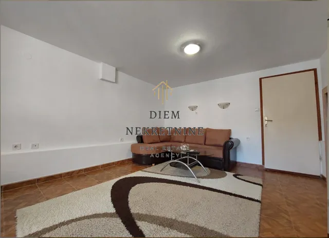 Izdavanje, dvosoban stan, 80m², Mrčevac, Tivat