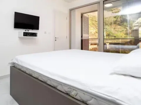 Izdavanje, jednosoban stan, 41m², Rafailovići, Budva - image 6