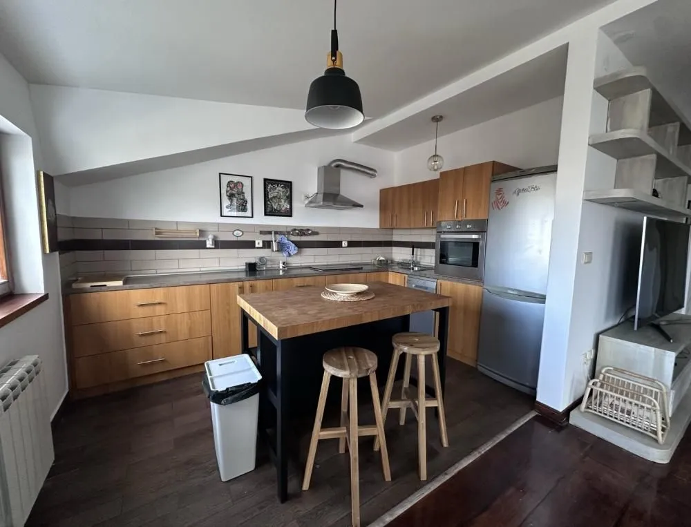 Izdavanje, trosoban stan, 85m², Čubura, Beograd