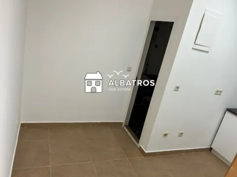 Izdavanje, poslovni prostor, 30m², Centar, Bar - image 3