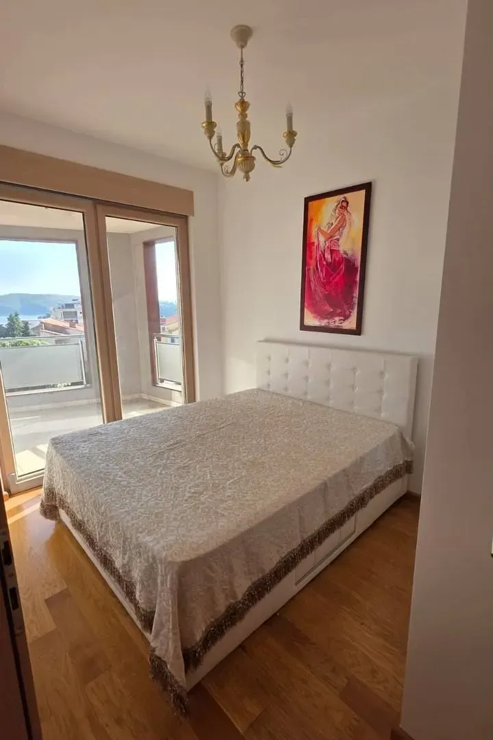 Rent, two bedroom apartment, 70m², Bečići, Budva