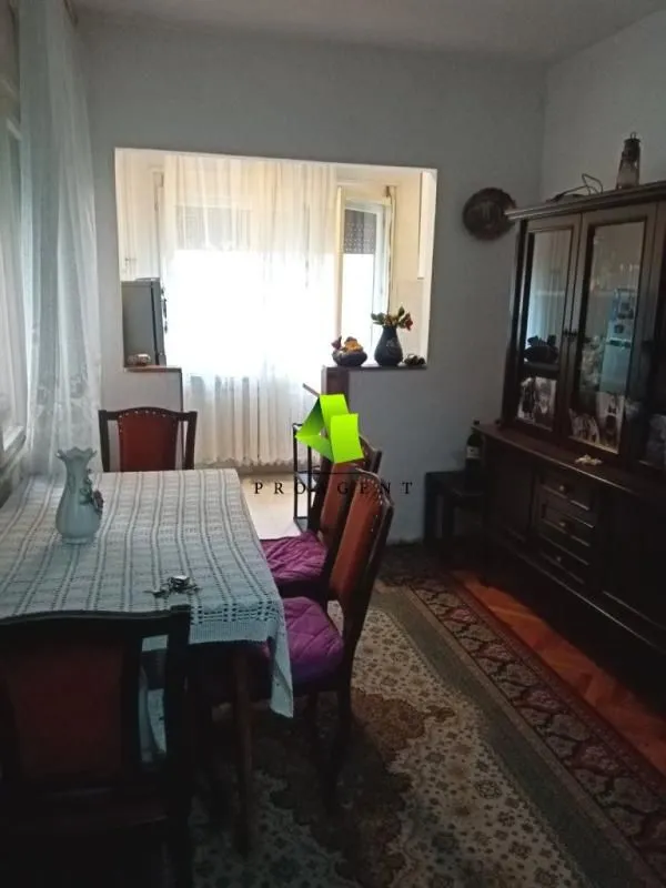 Prodaja, četvorosoban stan, 80m², Palilula, Niš