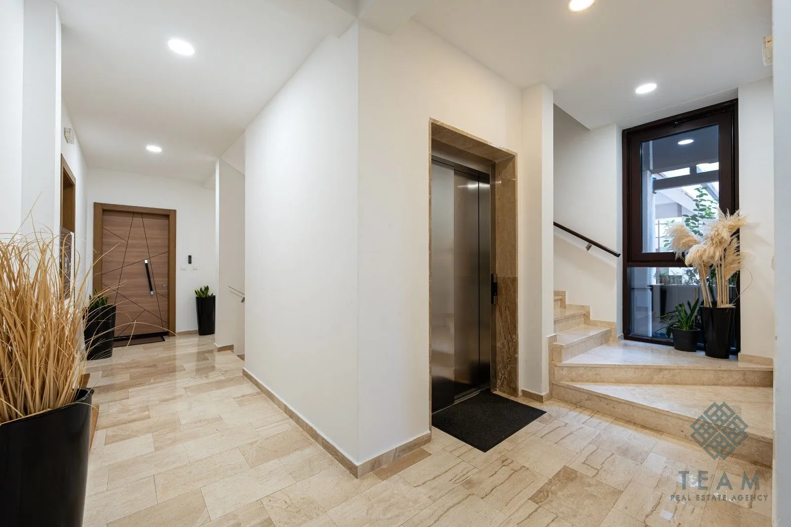 Prodaja, dvosoban stan, 80m², Gornja Gorica, Podgorica