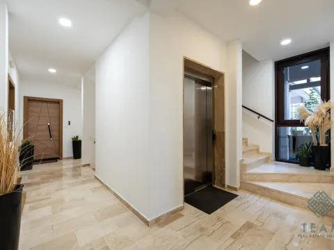 Prodaja, dvosoban stan, 80m², Gornja Gorica, Podgorica - image 23