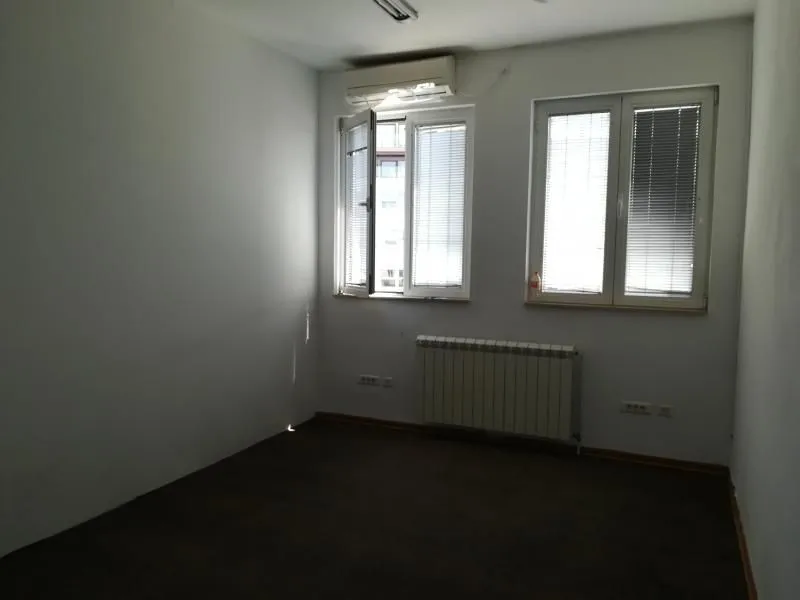 Izdavanje, poslovni prostor, 130m², Stari Grad, Beograd