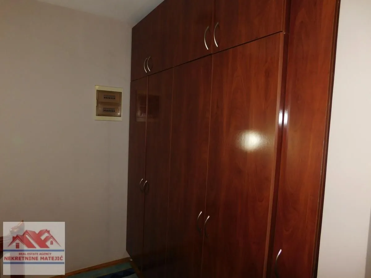 Prodaja, stan, 151m², Vašarište, Kragujevac