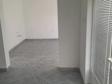 Poslovni prostor in Masline