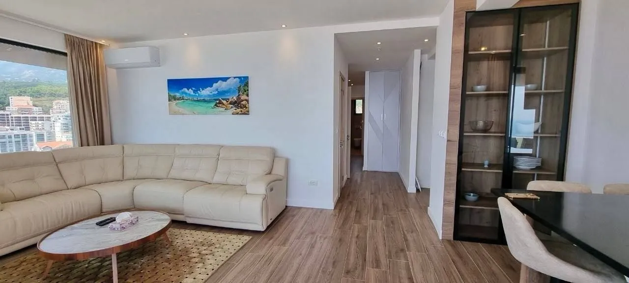 Izdavanje, trosoban stan, 105m², Rafailovići, Budva
