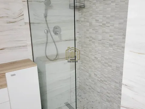 Izdavanje, trosoban stan, 95m², Momišići, Podgorica - image 17