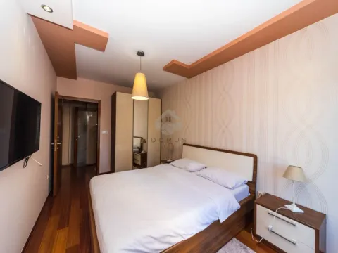 Izdavanje, dvosoban stan, 75m², Centar, Podgorica - image 9