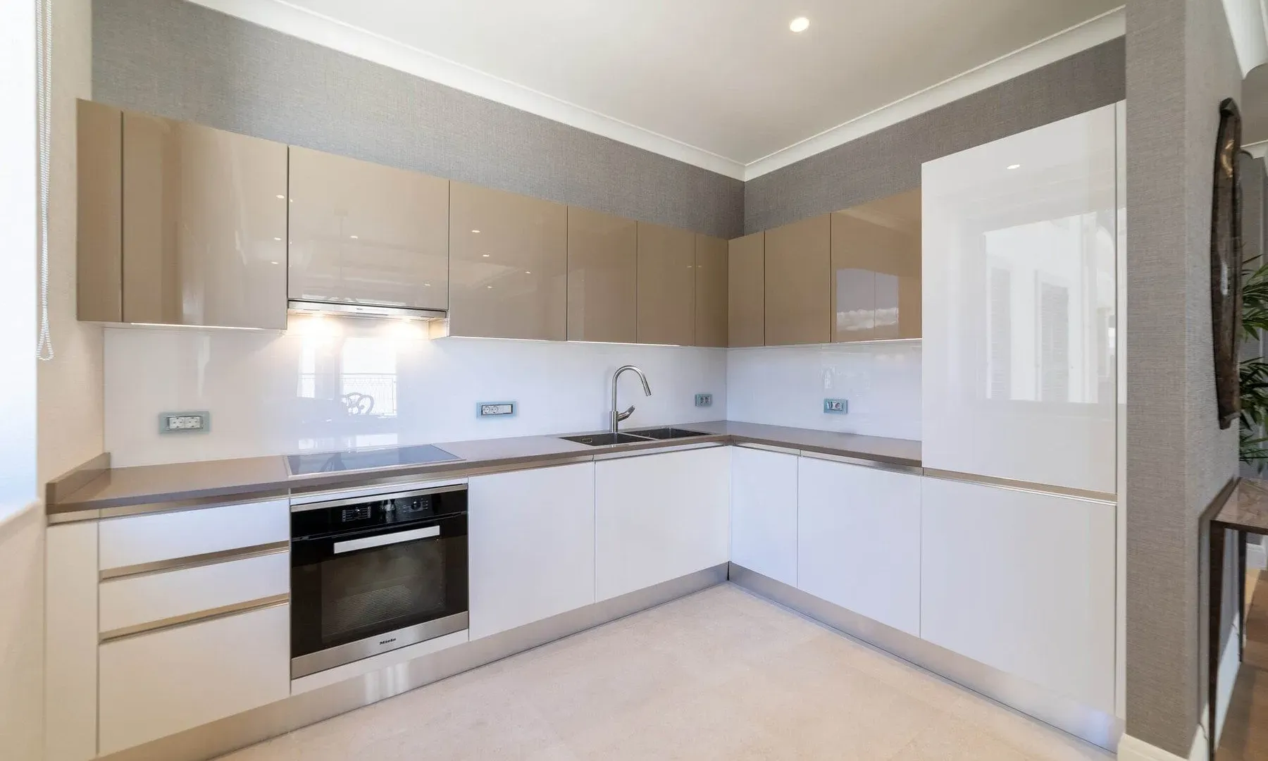 Prodaja, jednosoban stan, 88m², Portonovi, Herceg Novi