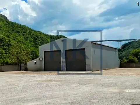 Poslovni prostor in Bioče