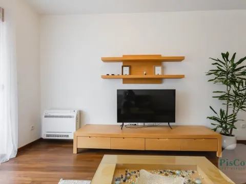 Izdavanje, dvosoban stan, 70m², Master Kvart, Podgorica - image 2