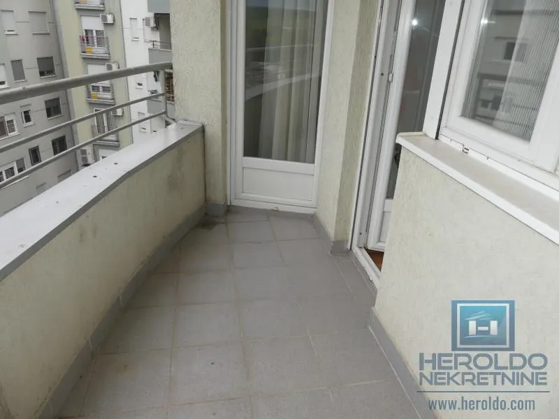 Prodaja, četvorosoban stan, 105m², Vašarište, Jagodina