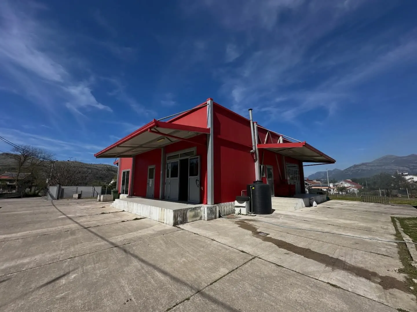 Rent, office space, 182m², Zaljevo, Bar